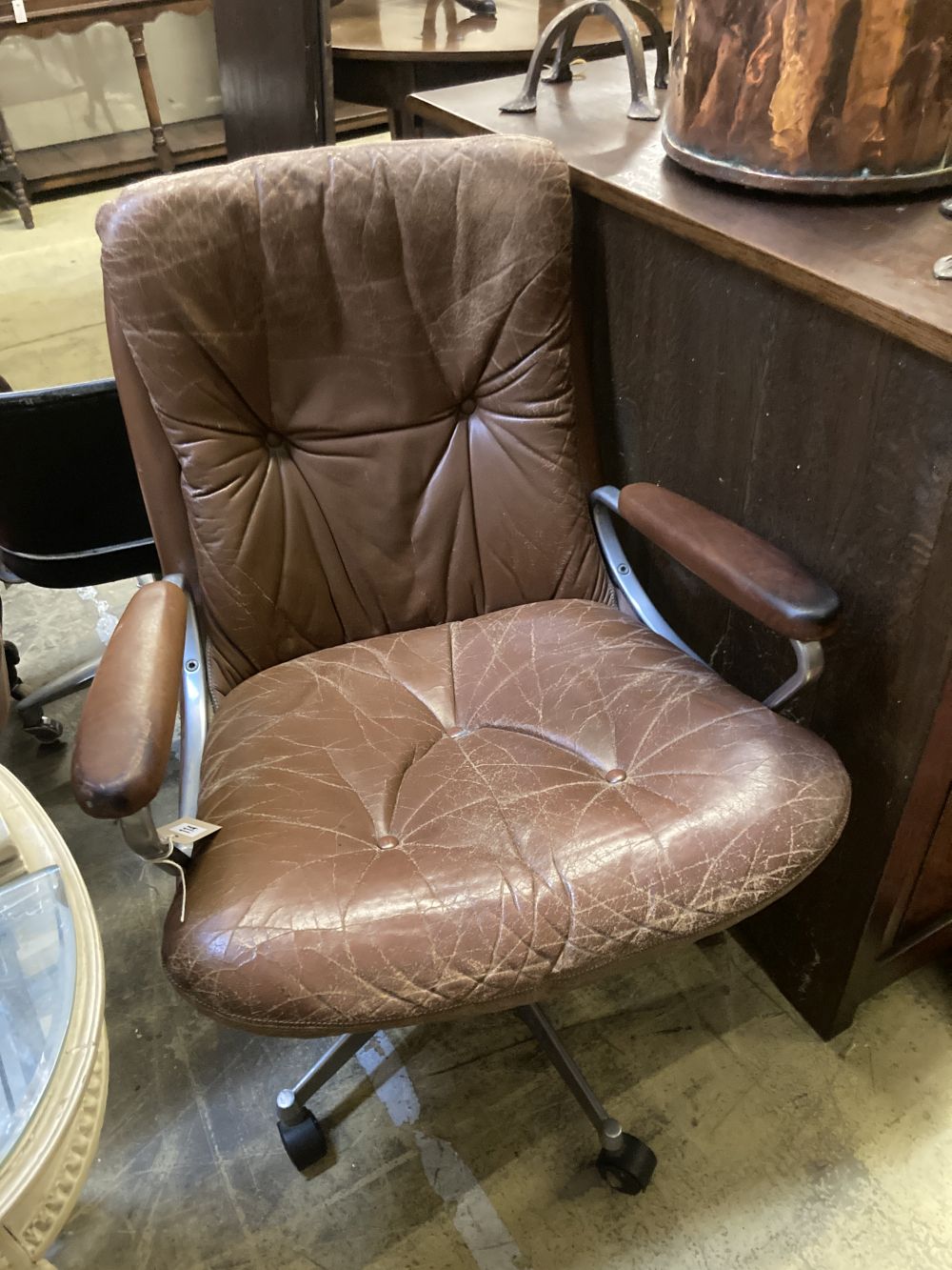A Norwegian Ring Mekanikk swivel chair upholstered in brown leather